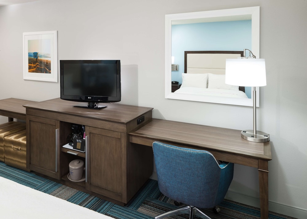 Hampton Inn San Diego Downtown - photo 8