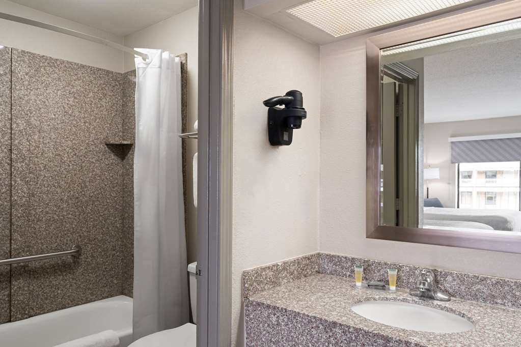 Days Inn by Wyndham Weldon Roanoke Rapids - photo 13