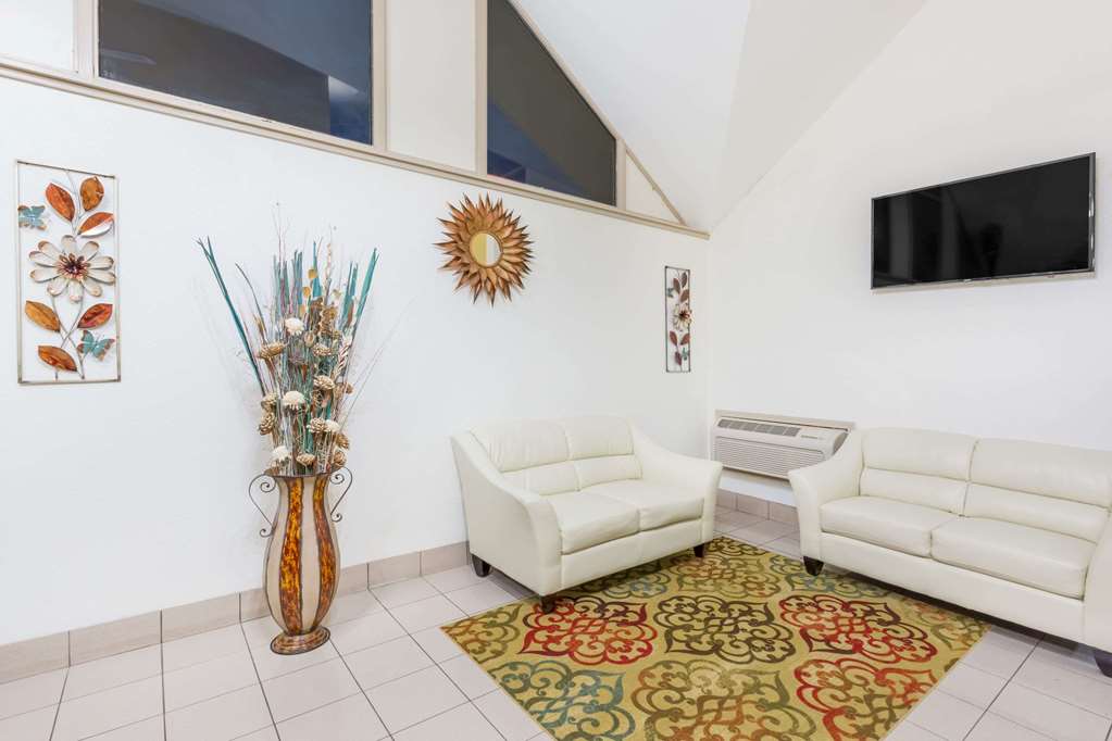 Super 8 by Wyndham Wichita Airport - photo 6