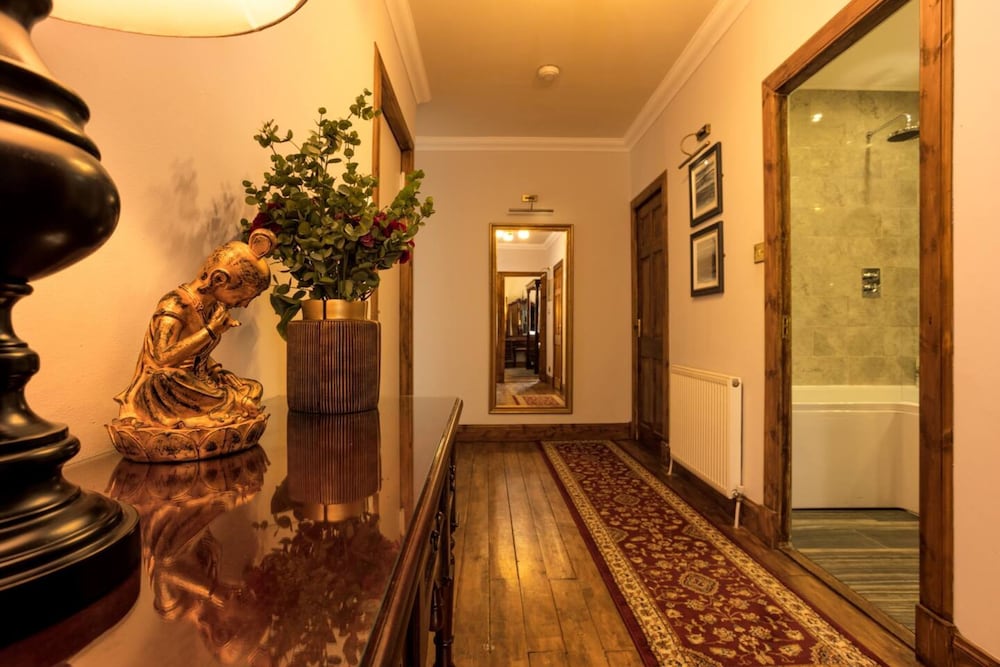 2 Bedroom City Centre Duplex Apartment — 4-Star Luxury Hotel in Edinburgh, United Kingdom