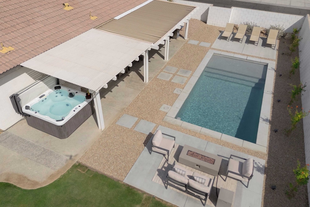 Montego by Avantstay Private Yard w Pool & Hot Tub - photo 38