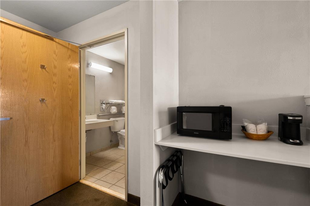Rodeway Inn & Suites Tomahawk - photo 13