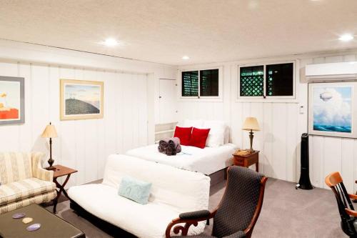 Huge Studio w Full Kitchen W D Parking — 4-Star Luxury Hotel in Washington, United States