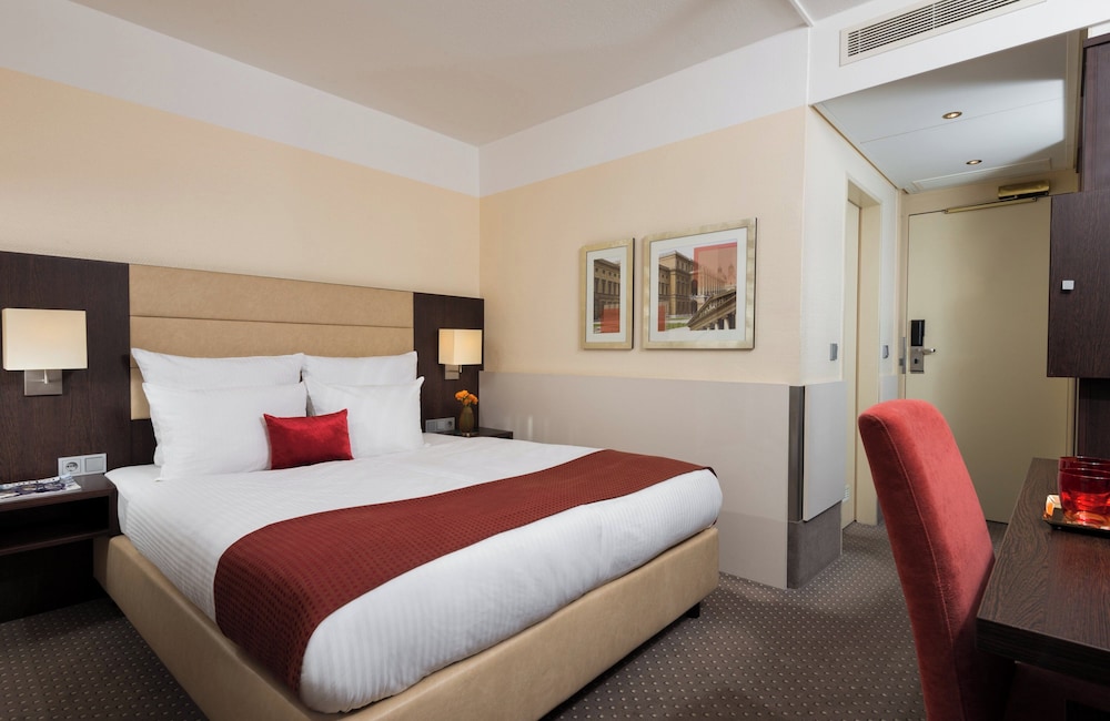 Leonardo Hotel Munich Arabellapark — 4-Star Luxury Hotel in Munich, Germany