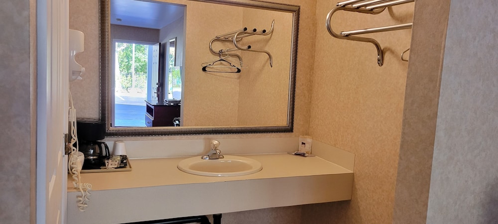 Atrium Inn - photo 23