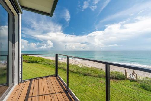 Oceanfront 4 bed Designer Villa with private pool — 4-Star Luxury Hotel in Melbourne Beach, United States