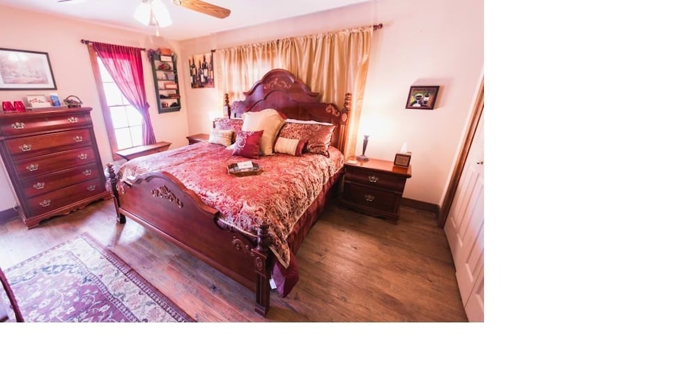 Equinox Inn at Canyon Lake - photo 7