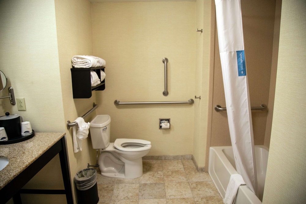 Hampton Inn & Suites Sharon - photo 57
