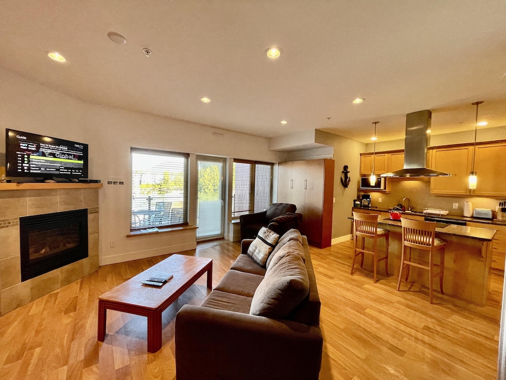 Marina View - carbon neutral hotel in Ucluelet