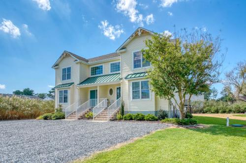 Sea La Vie Duplex Shared pool in Chincoteague, United States