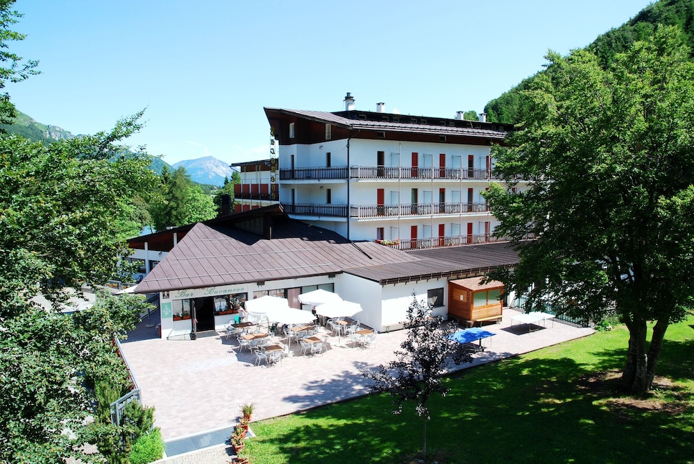 Hotel Bucaneve — hotel in Brentonico