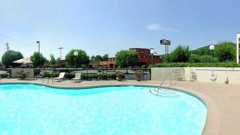 Hampton Inn Dalton - photo 13