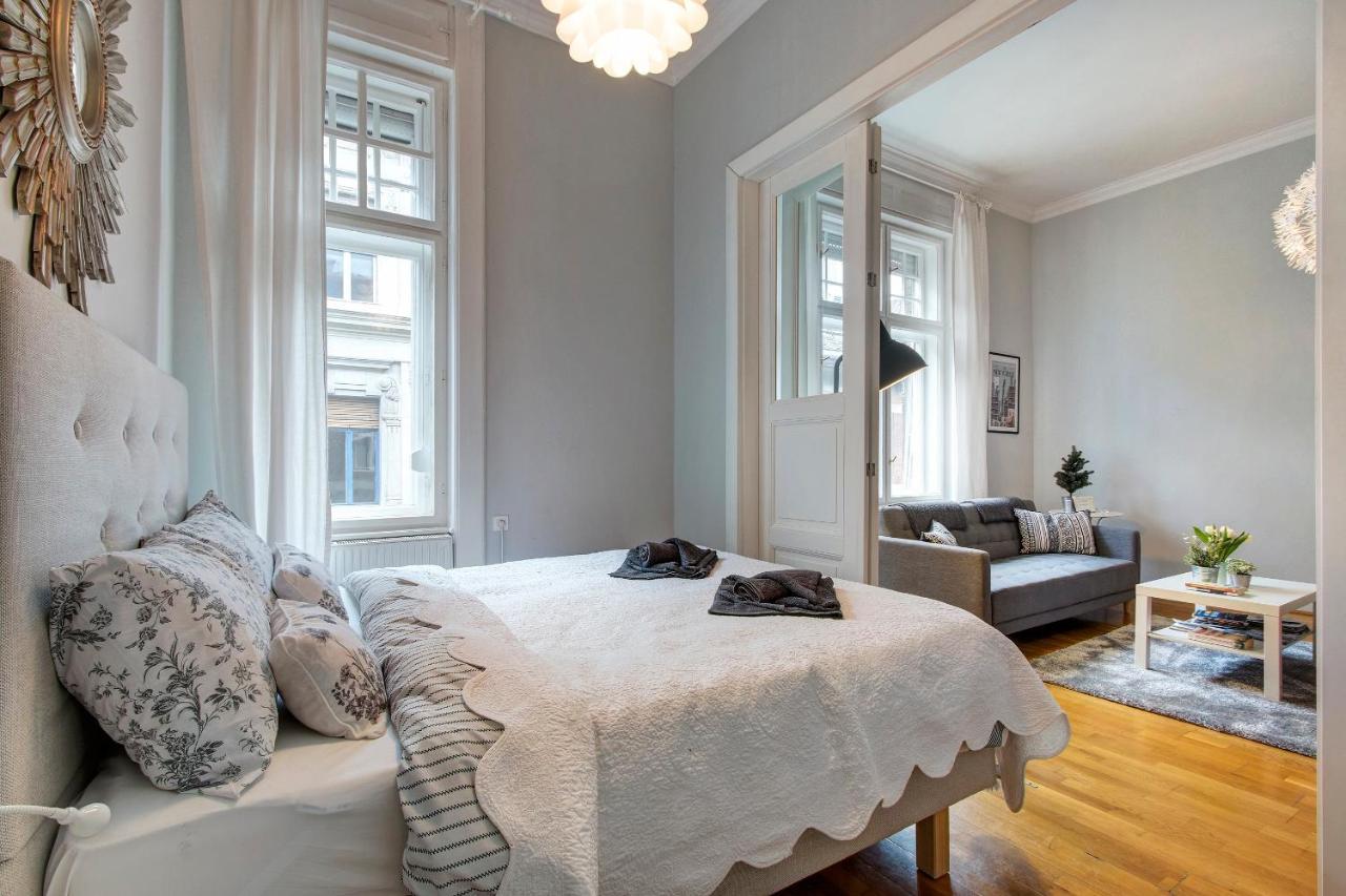 Alma's Romantic Getaway — 4-Star Luxury Hotel in Budapest, Hungary