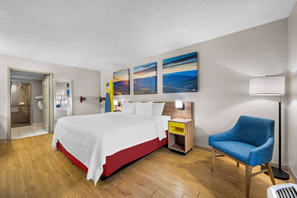 Days Inn by Wyndham Raleigh Midtown - photo 22