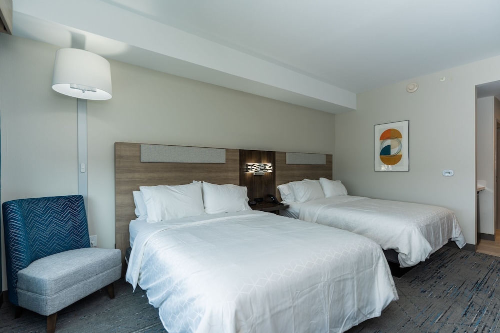 Holiday Inn Express & Suites Charlottesville by IHG - photo 53