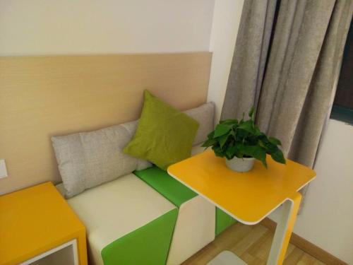 7 Days Hotela Xinyang Mall — hotel in Xinyang