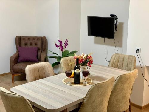 Niko Pirosmani 3 room apartment in Old Tbilisi