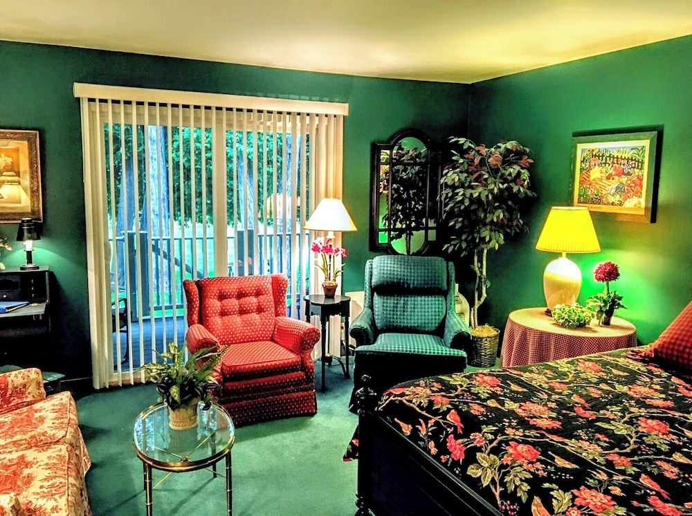 Victorian Inn Elkhart Lake Wisconsin - photo 32