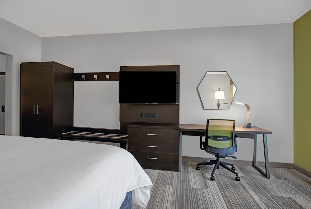 Holiday Inn Express Milwaukee Downtown by IHG - photo 13
