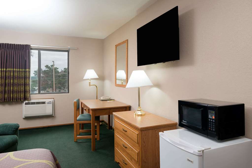 Super 8 by Wyndham Omaha NE - photo 9