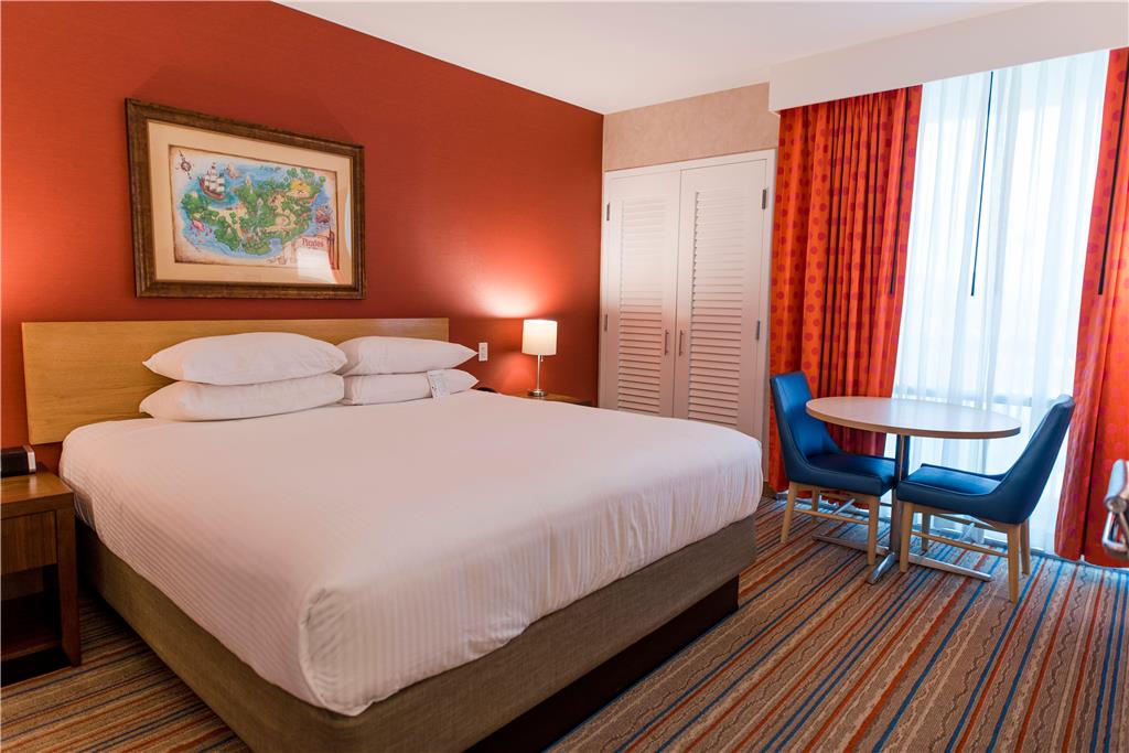 Howard Johnson by Wyndham Anaheim Hotel and Water Playground - photo 12