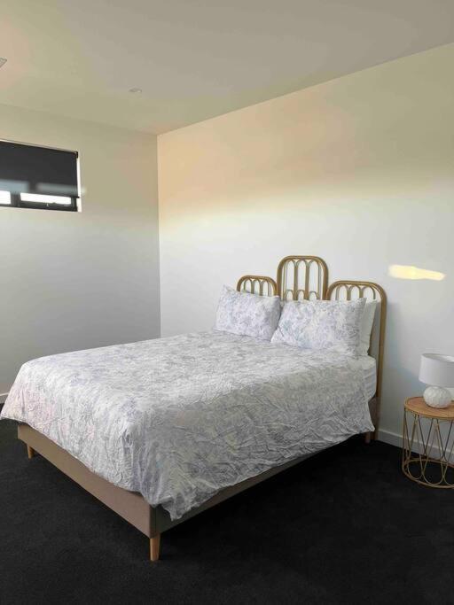 Luxury on the Lake — Cheltenham — photo 4