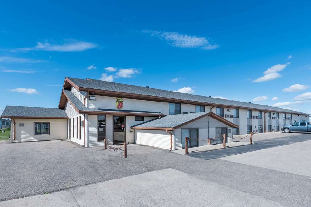 Super 8 by Wyndham Devils Lake - photo 2