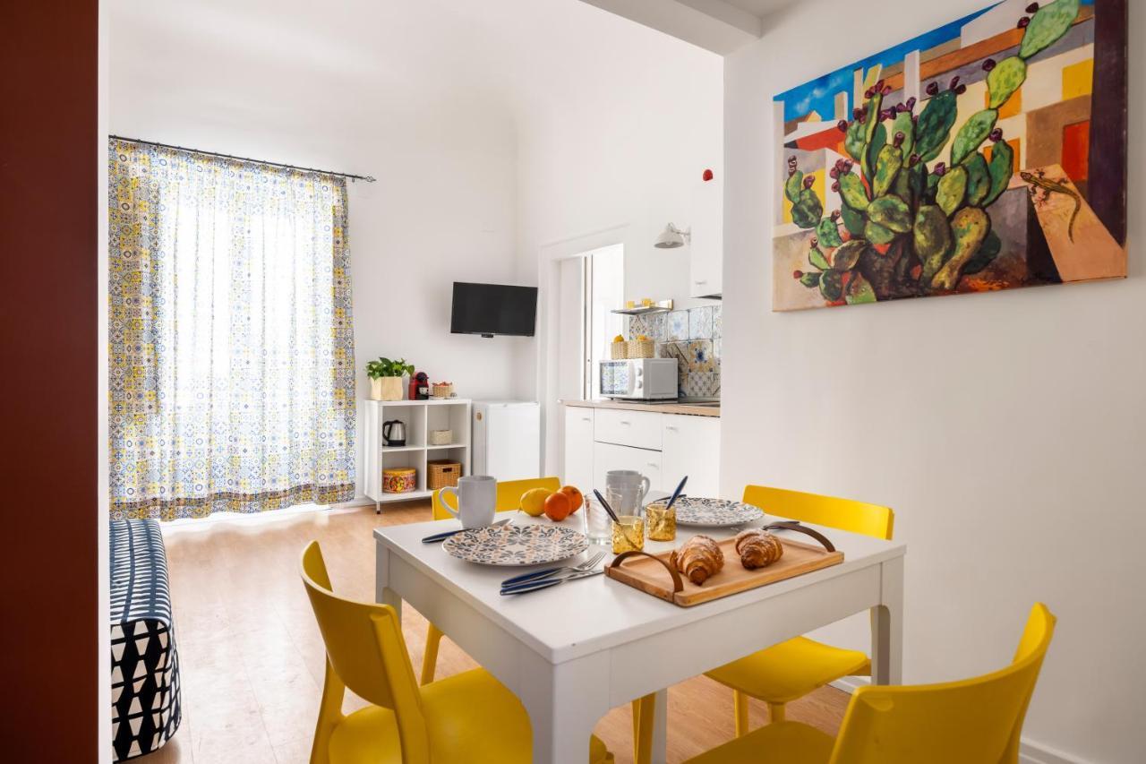 Agata & Rosalia 2 Suite Indipendenti E Comunicanti Con Balcone & AC — 4-Star Luxury Hotel in Palermo, Italy
