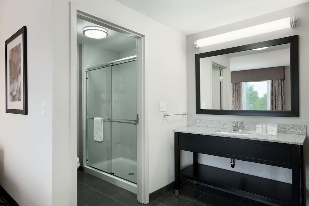Hampton Inn & Suites Roanoke Airport - photo 26