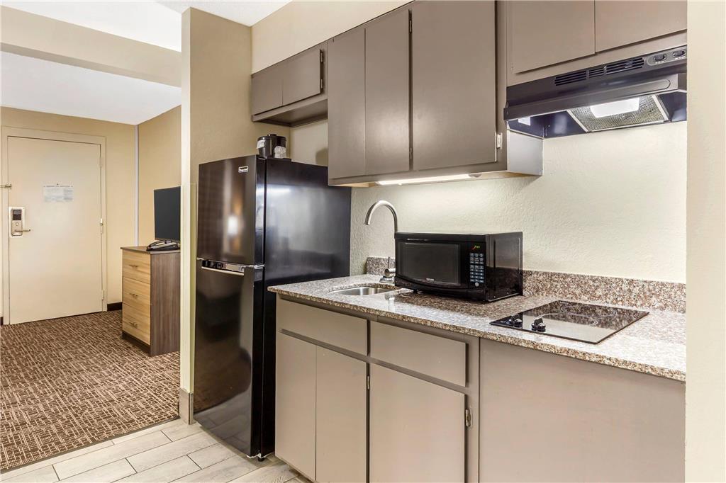 Quality Inn & Suites Spring Lake Fayetteville near Fort Bragg - photo 27