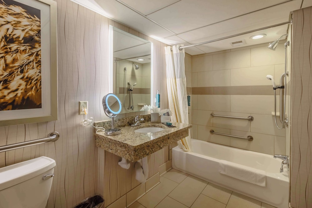 DoubleTree by Hilton Hotel Lawrence - photo 20