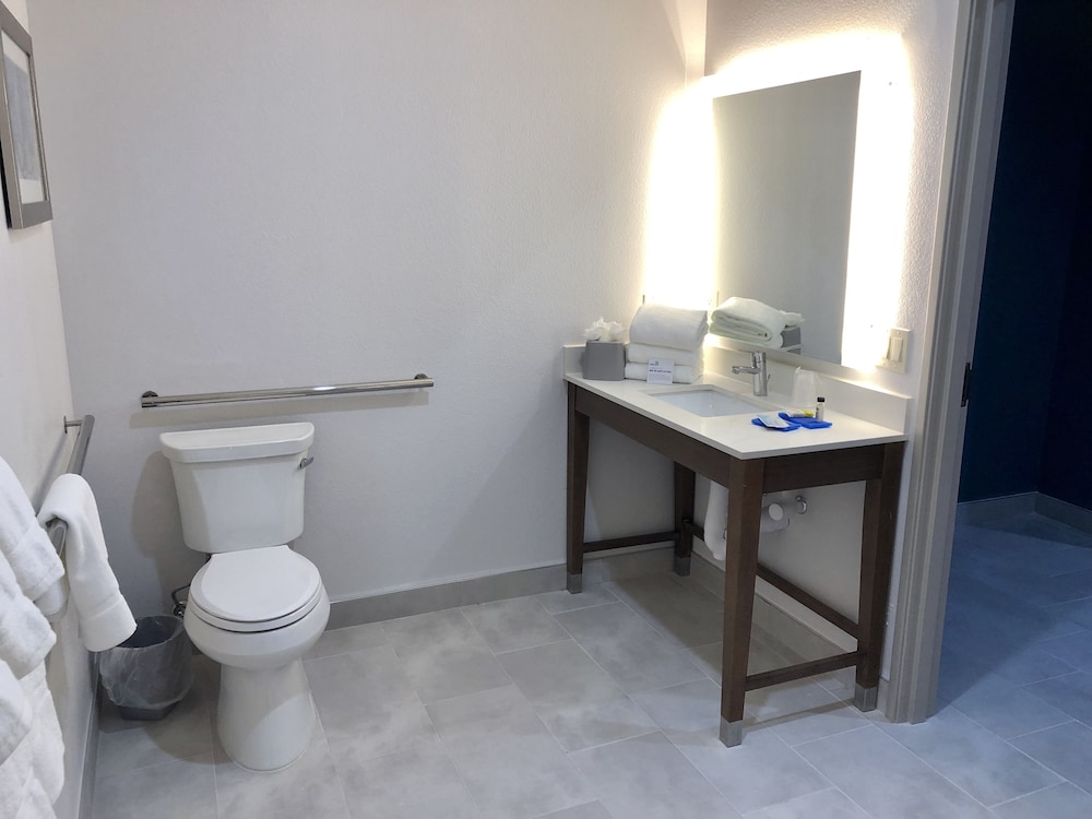 Holiday Inn Express and Suites Houston Westchase Westheimer by IHG - photo 50