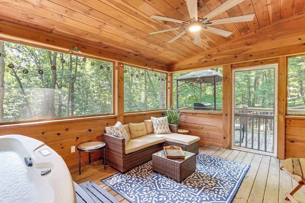 Cozy Ellijay Cabin Hot Tub Yard and Resort Access - photo 28