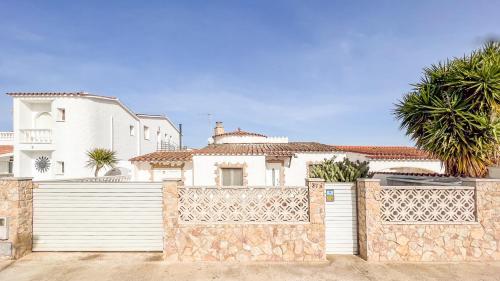 Villa with pool and private dock — Empuriabrava — photo 3
