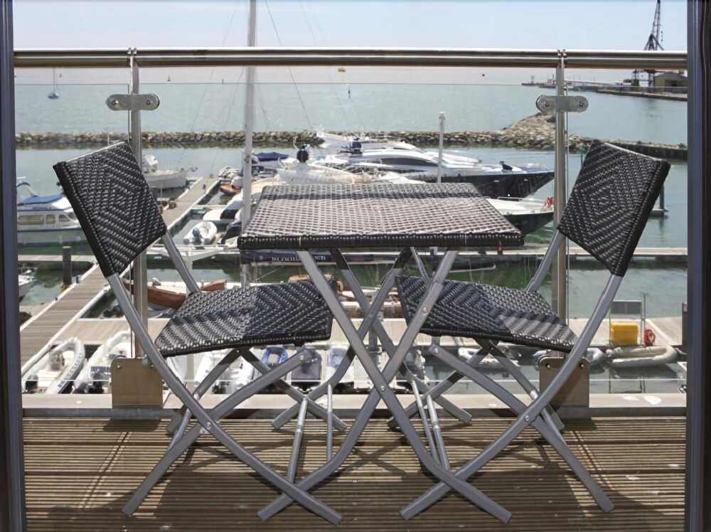 Les Bateaux — 4-Star Luxury Hotel in Poole, United Kingdom