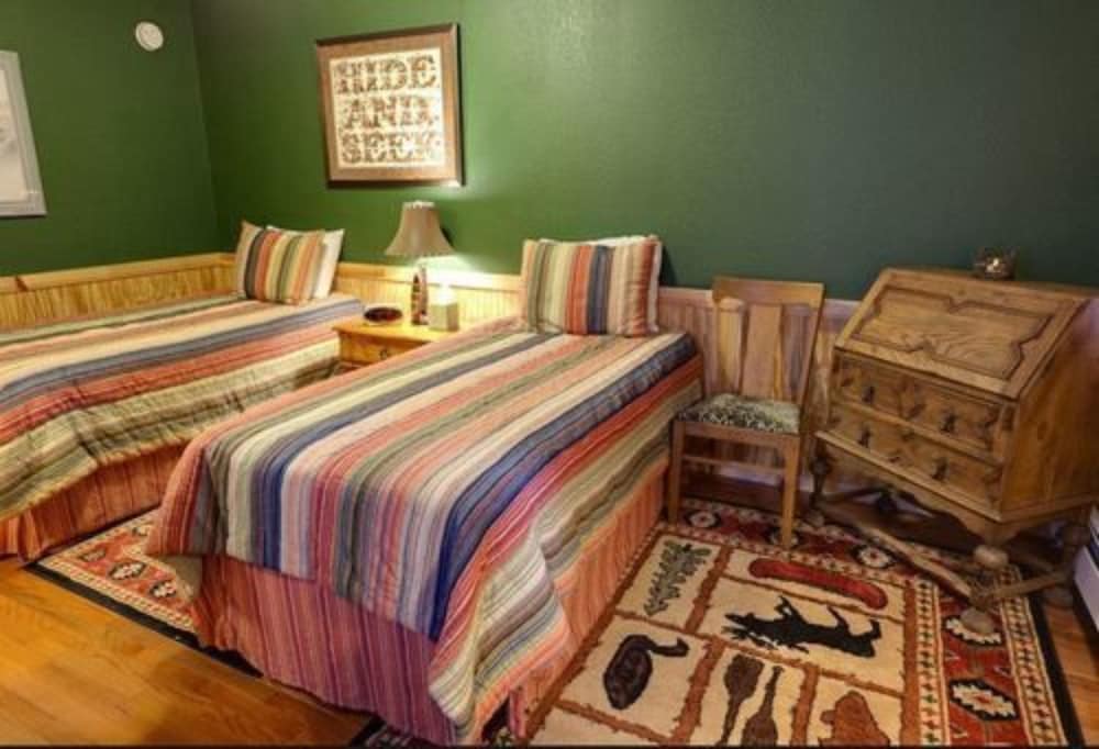 Sea Parrot Inn - photo 8
