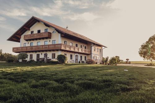 Chalet Apartments Am Schmiedhof — 4-Star Luxury Hotel in Vogtareuth, Germany