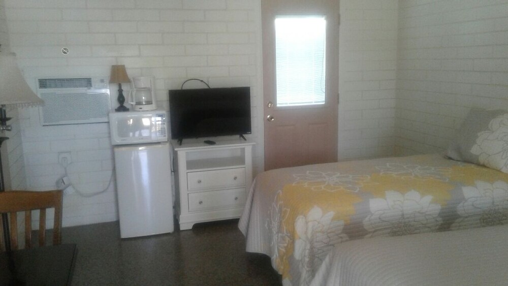 Astor Bridge Marina & Motel — hotel in Astor