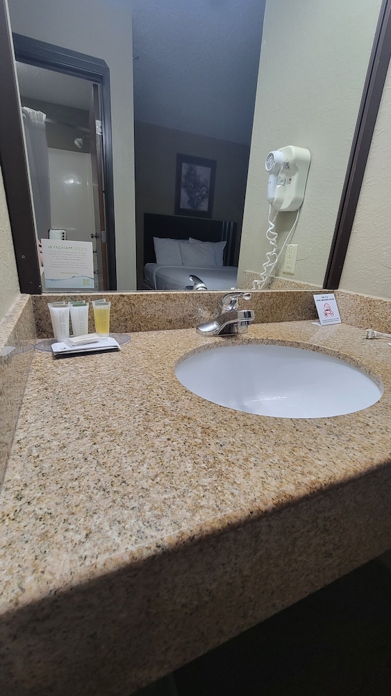 Days Inn by Wyndham Sheridan - photo 13
