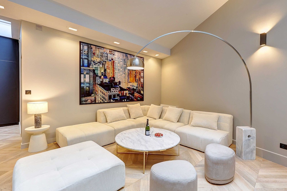 Elegant Apartment With Ac 3br 10p place des Vosges — 4-Star Luxury Hotel in Paris, France