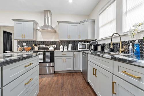 Modern Escape in Historic District - photo 8