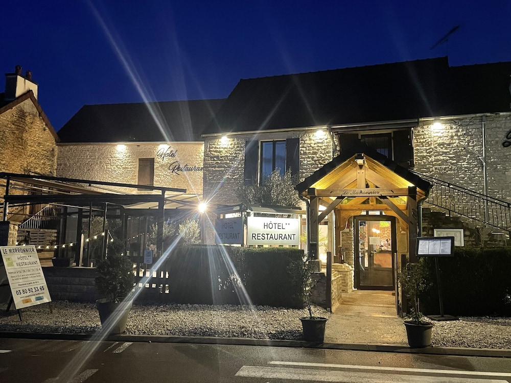 Le Marronnier - carbon neutral hotel in Montbard