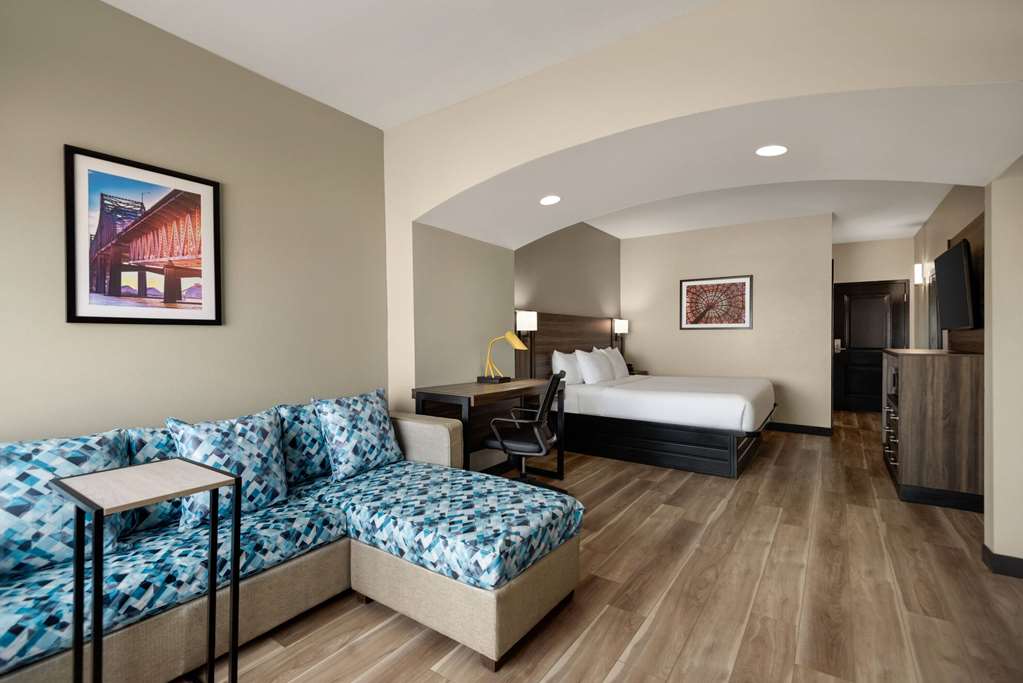 La Quinta Inn & Suites by Wyndham Gonzales LA - photo 24
