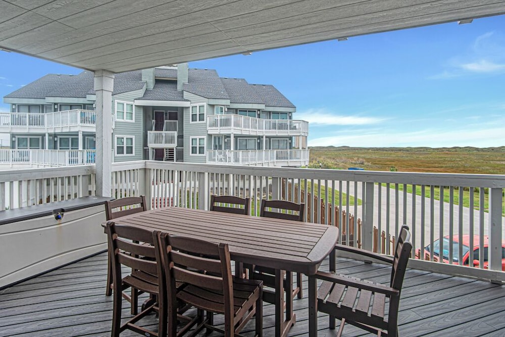 Pawsitively Paradise by Silver Sands Vacation Rentals — 4-Star Luxury Hotel in Port Aransas, United States