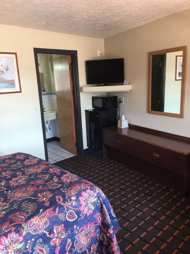 Best Value Inn Motel Sandusky - photo 43