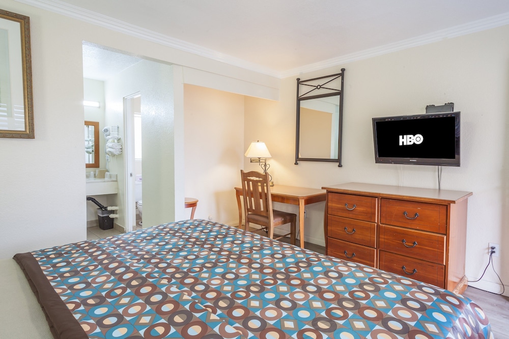 Vagabond Inn Hemet - photo 2