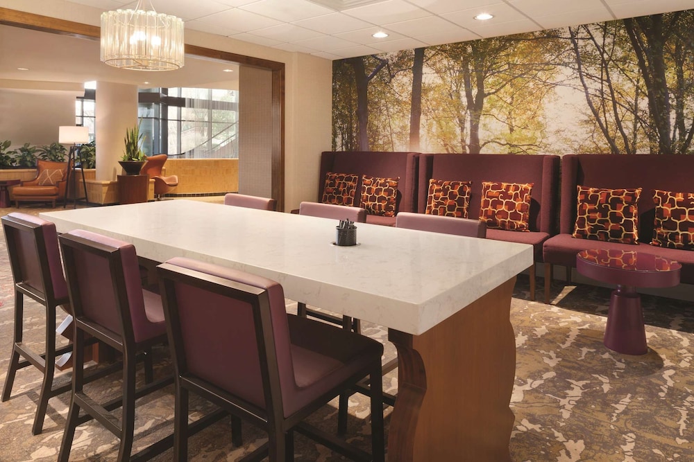 Hilton East Brunswick Hotel & Executive Meeting Center - photo 6