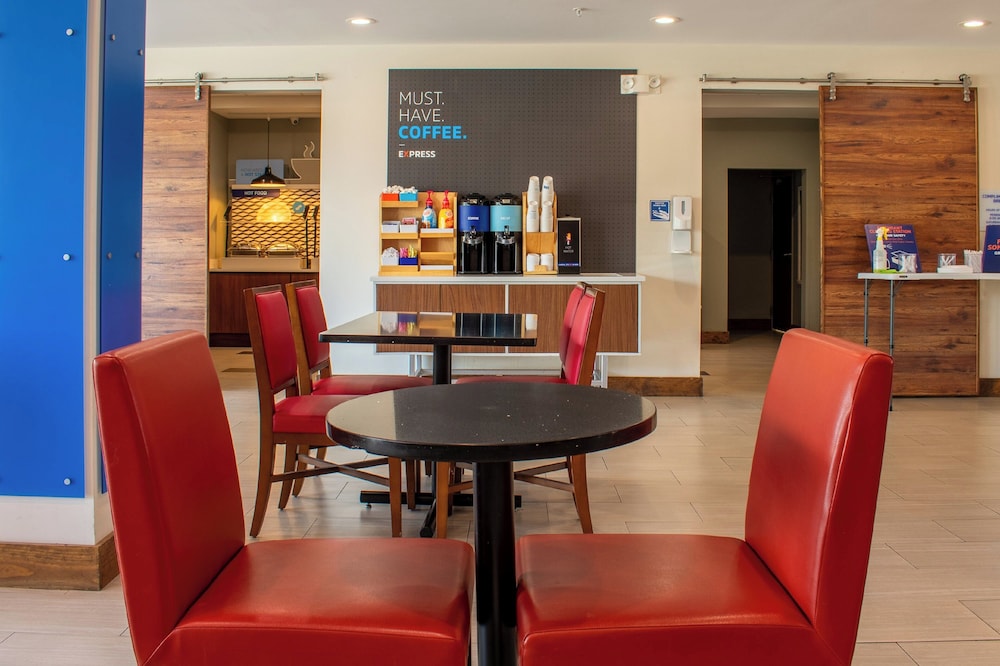 Holiday Inn Express & Suites Yorkville by IHG - photo 25