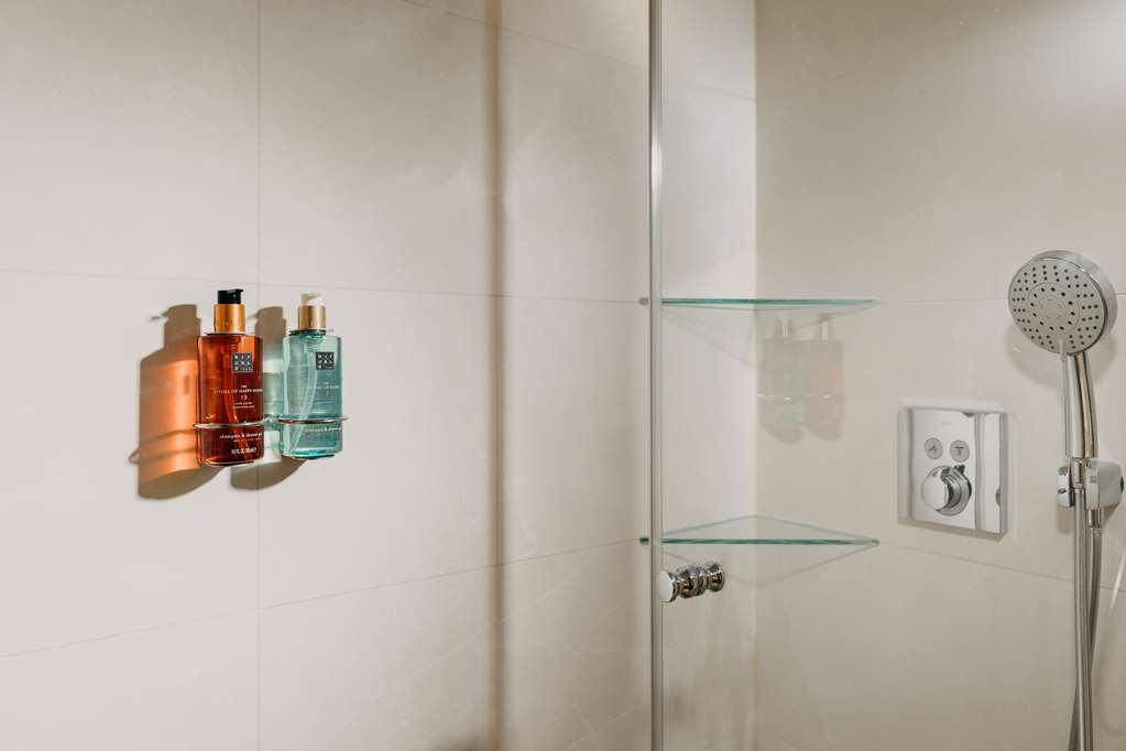 Junior Suite Bathroom