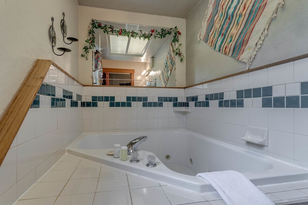 The Whispering Pines Inn Bed & Breakfast - photo 16